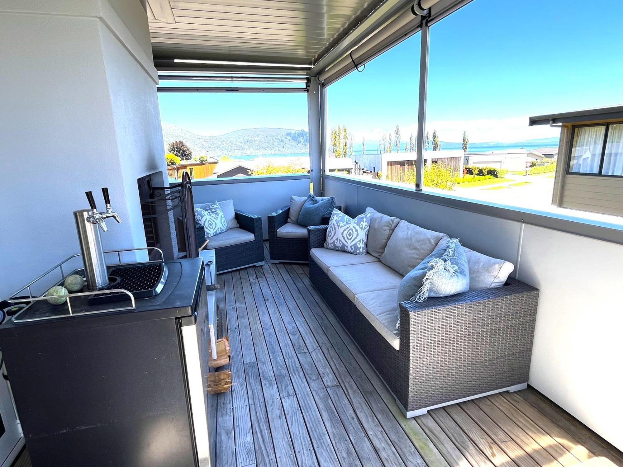 Large And Luxurious At The Lake Kinloch Exterior photo